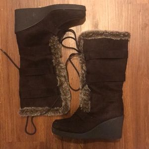 Wedged lace up boots